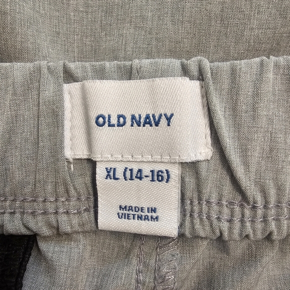 Old Navy Boys Heather Gray Flat Front Shorts Dri Fit Size 14-16 - Picture 5 of 9